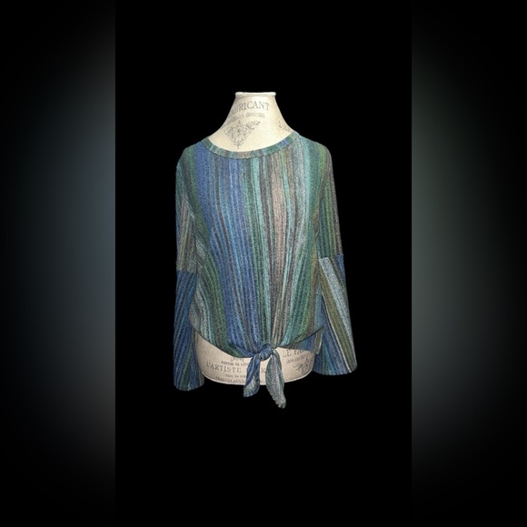 Style & Co. Tops - Style & Co bell sleeved, tie front top.